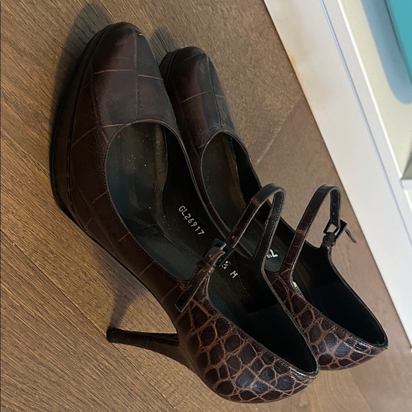 Stuart Weitzman Brown Croc-Embossed Heels - Picture 5 of 6